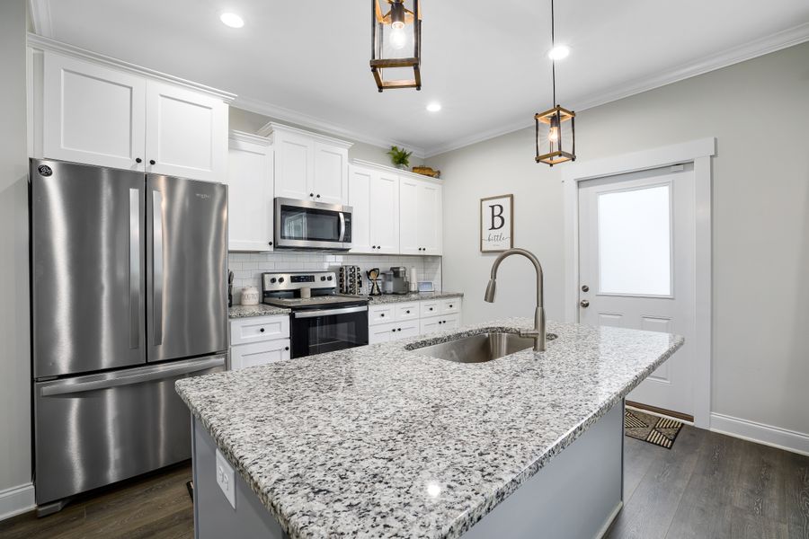 Modern kitchen renovation in Lakewood Ranch with quartz countertops